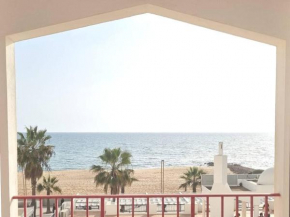 Seaside Serenity: 1BR with Breathtaking Ocean View